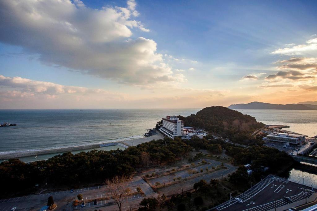 Ambassador Busan Haeundae Hotel Exterior photo